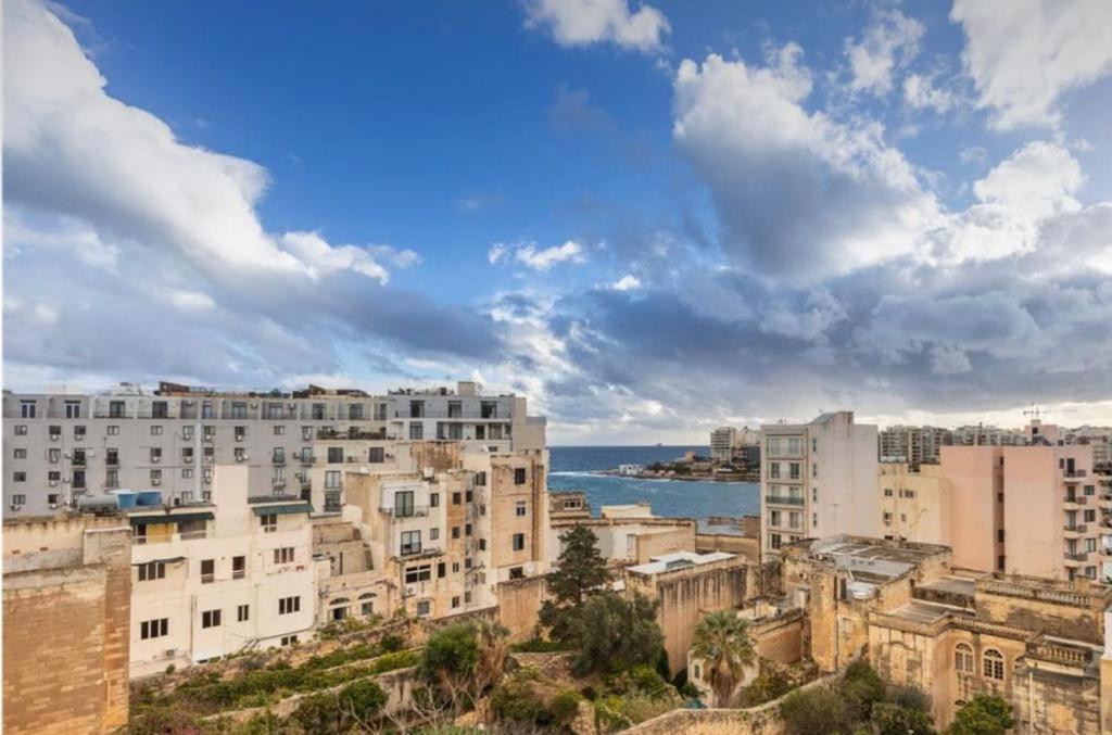The Caves Apartments Сент Джулианс Экстерьер фото