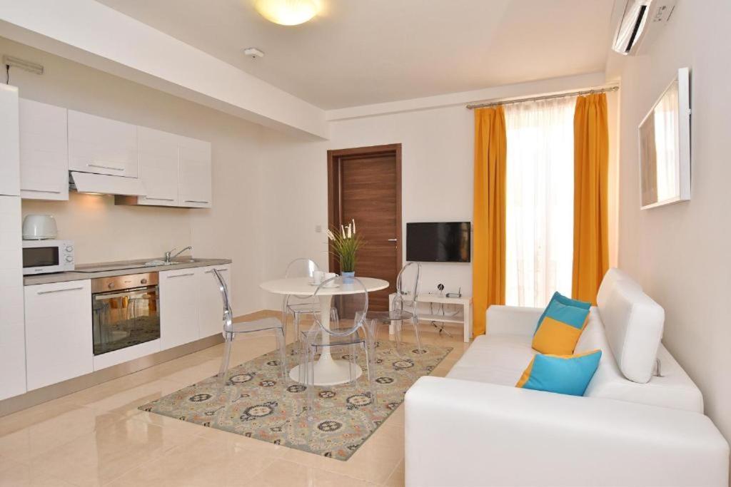 The Caves Apartments Сент Джулианс Экстерьер фото